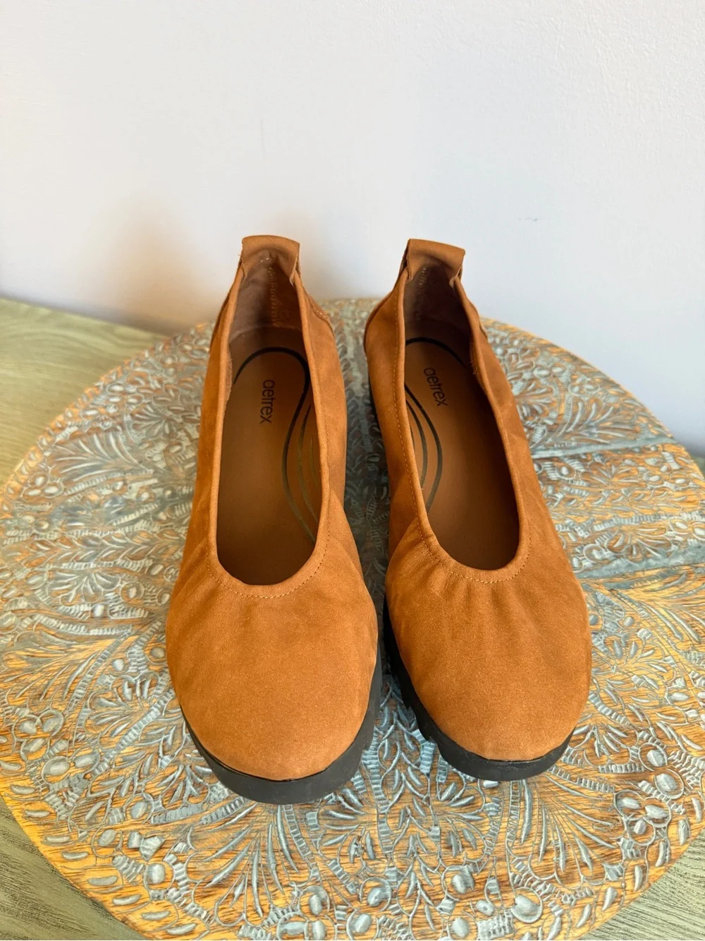 NWOT!  Aetrex Brianna brown suede ballet flat size 36